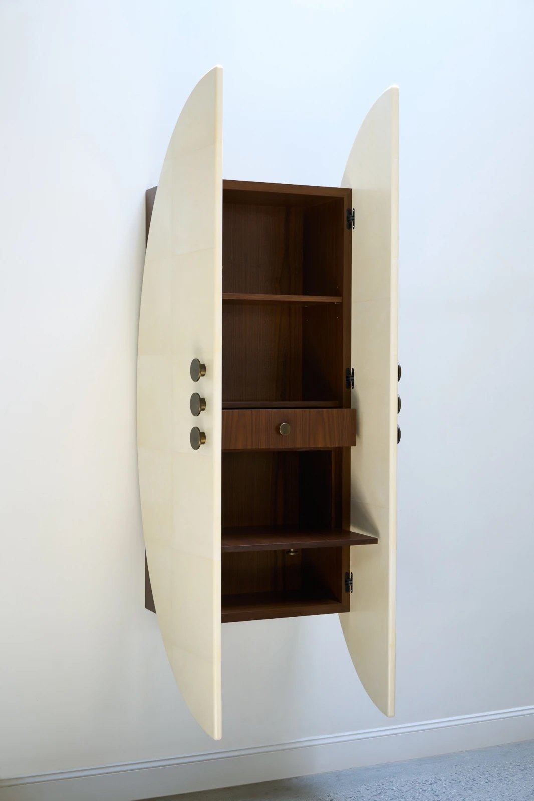 Pearl Cabinet - 4.jpg