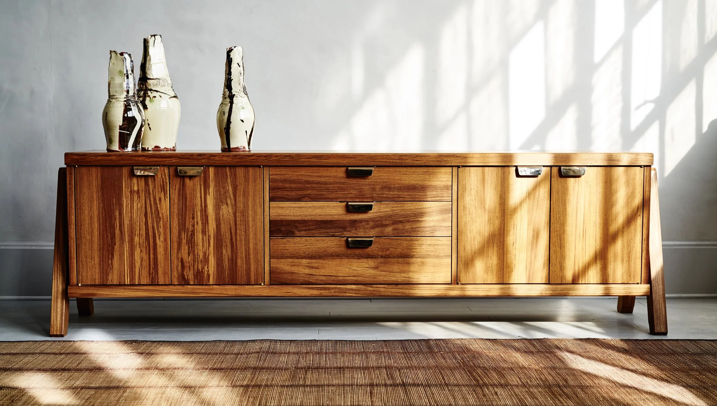 V Credenza - 6.jpg