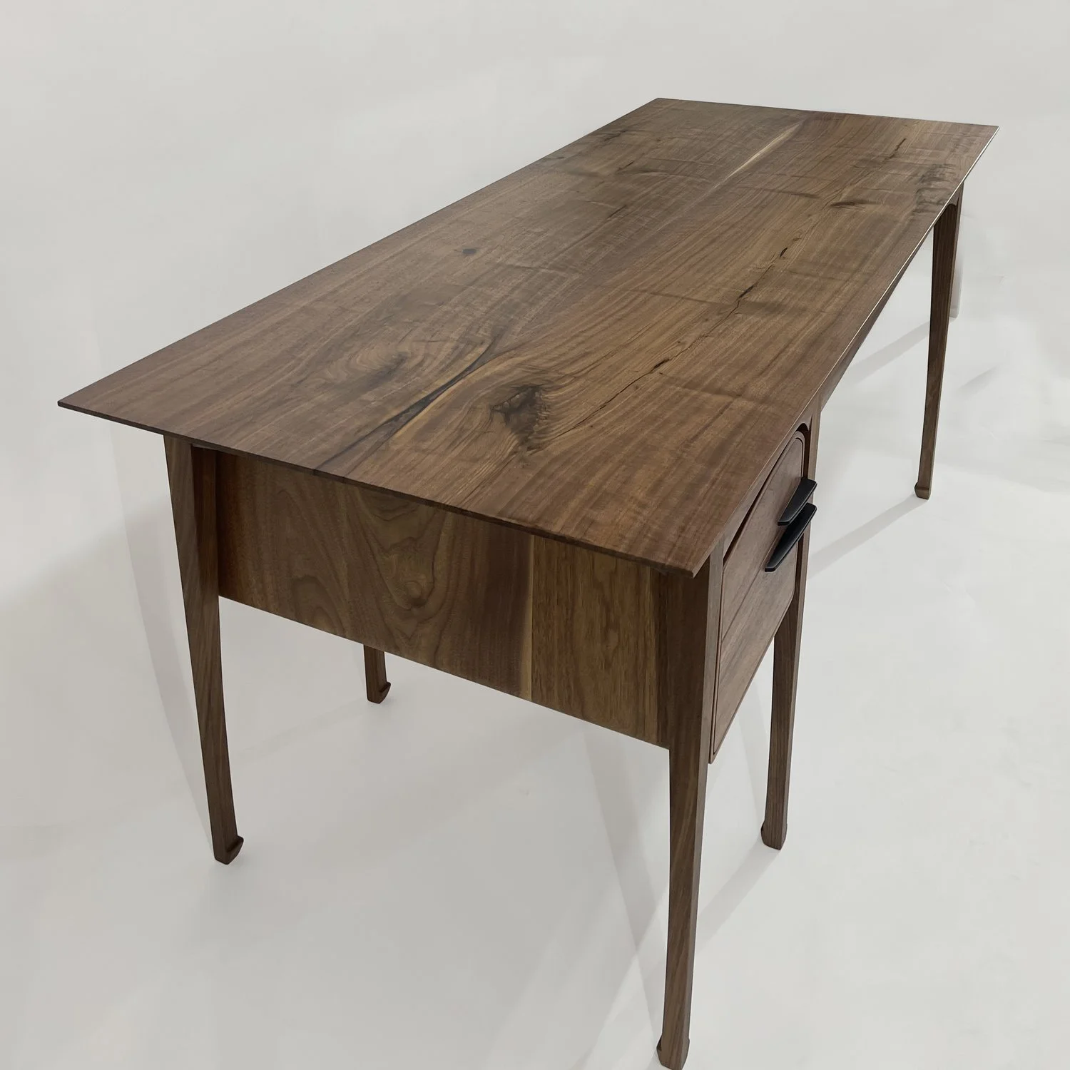LIU  |  DESK - 3.jpg