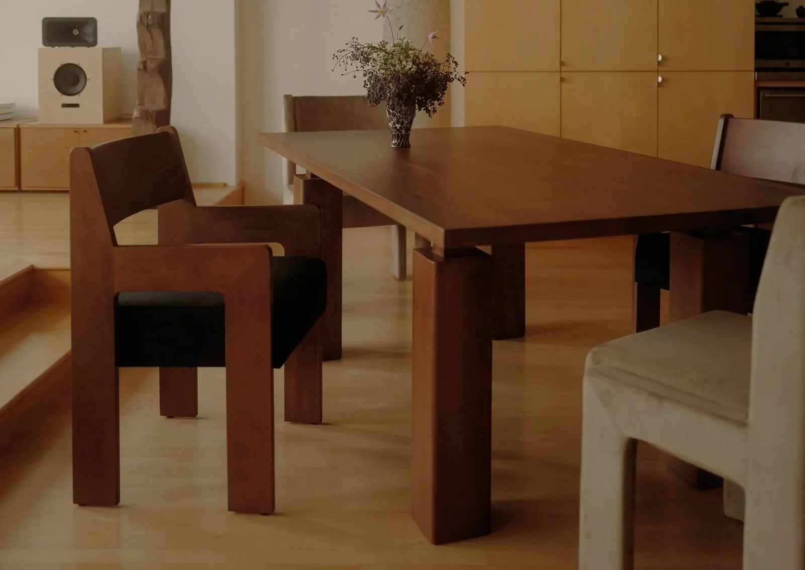 Wolo Dining Table - 4.jpg