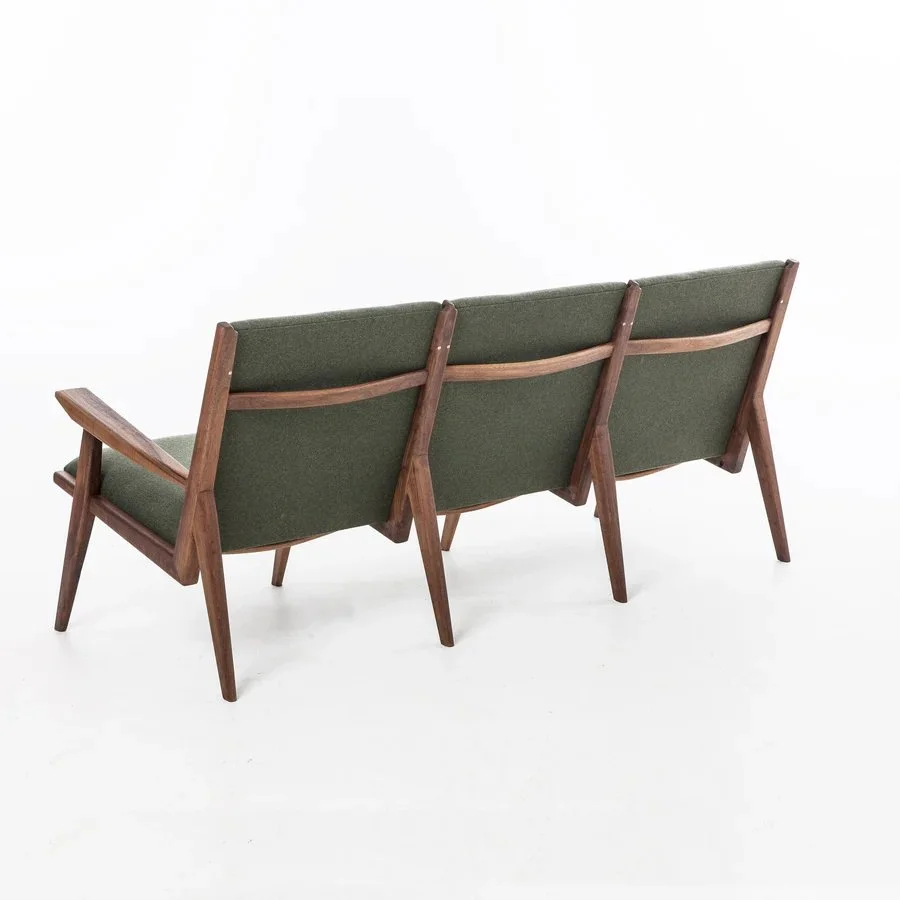 AGUSTAV Sofa - 5.jpg