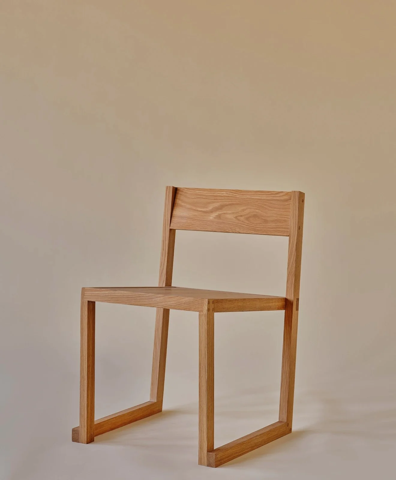 Stacking Chair 04 - 1.jpg