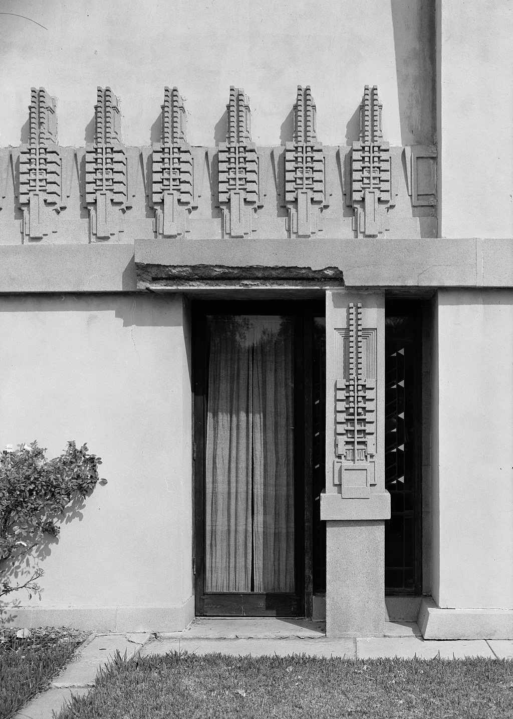Hollyhock House - 19.jpg