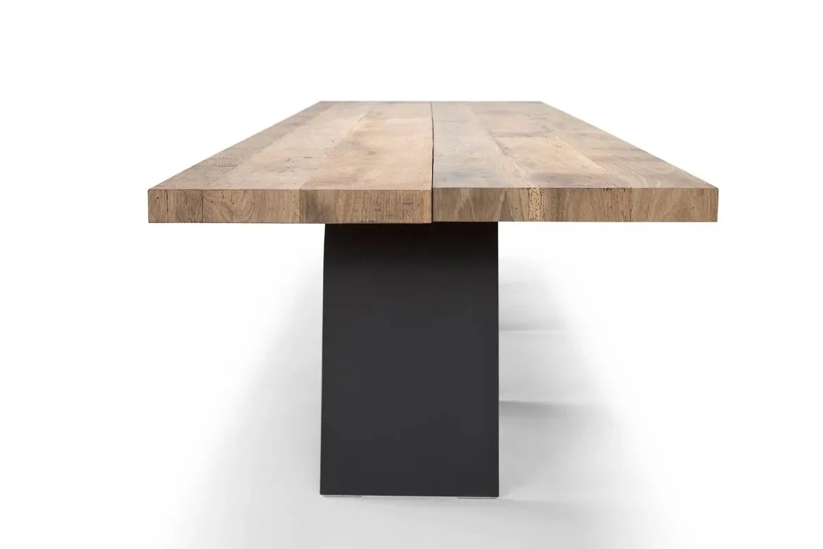 Desco Table - 3.jpg