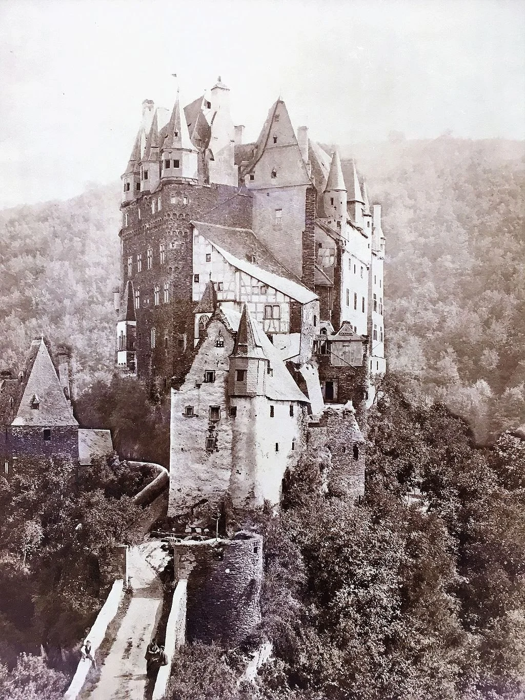 Eltz Castle - 5.jpg