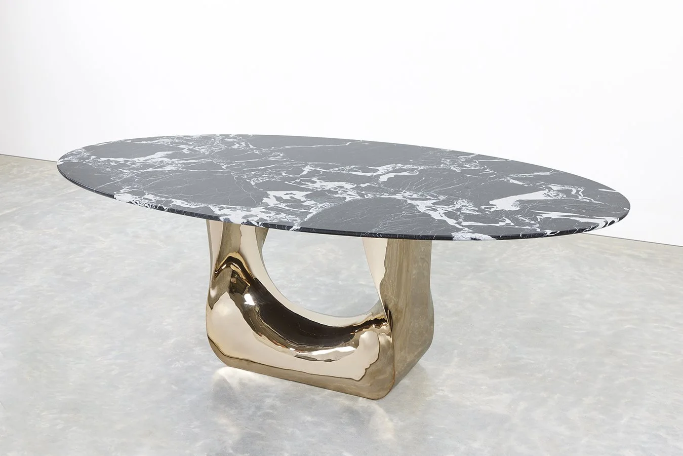 Maverick Dining Table - 3.jpg