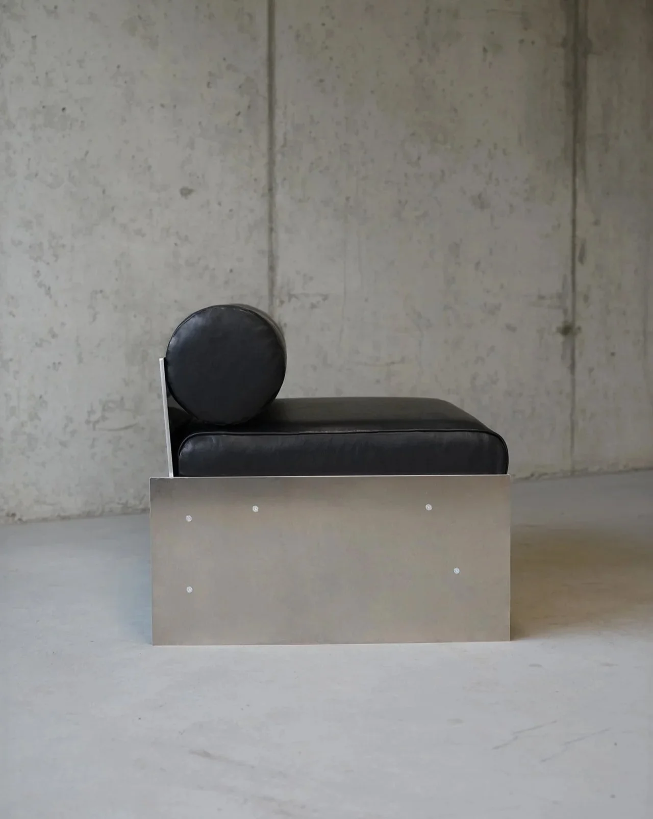 Drone Modular Sofa Chair - 2.jpg