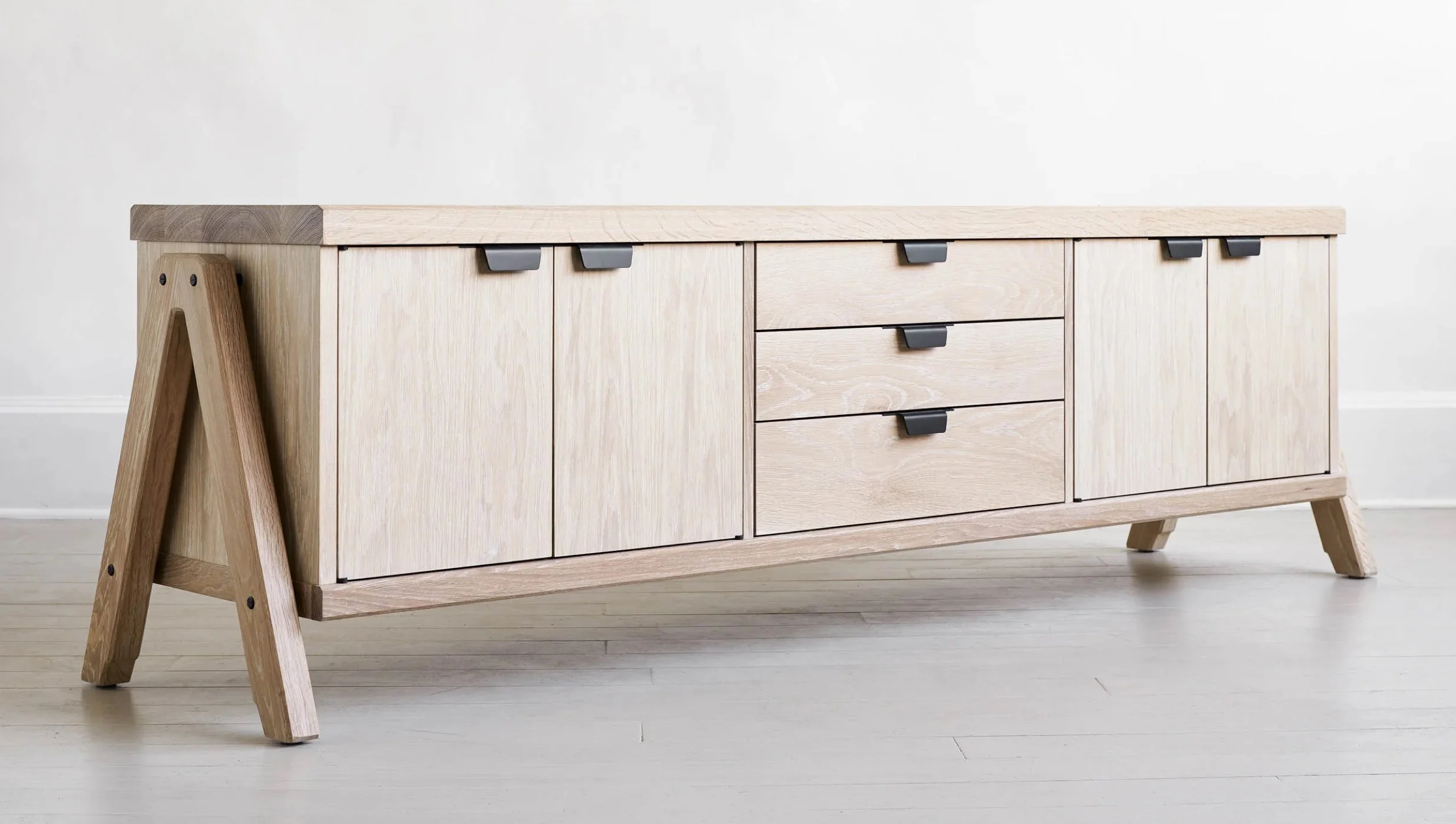 V Credenza - 2.jpg