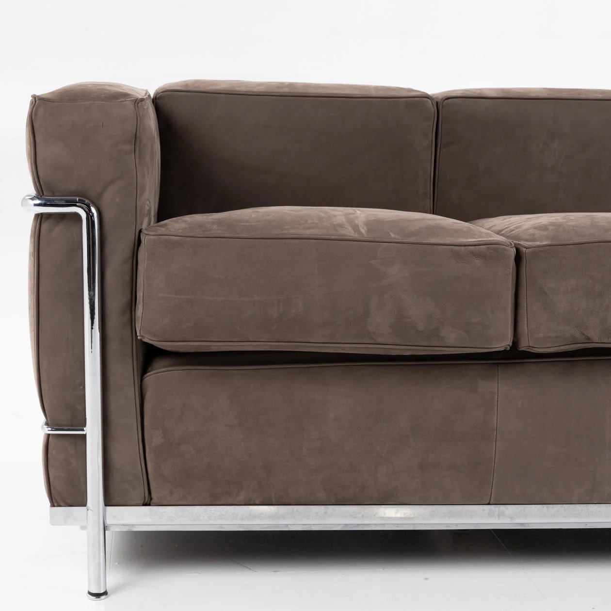 LC 2:3 - 3 seater sofa in new leather - 5.jpg