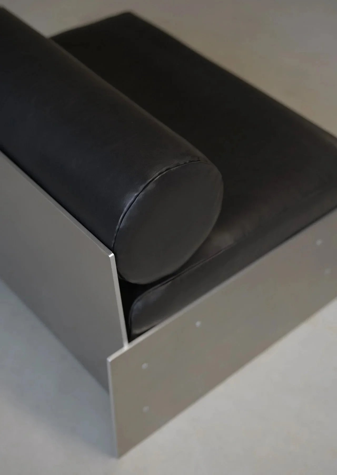 Drone Modular Sofa Chair - 6.jpg