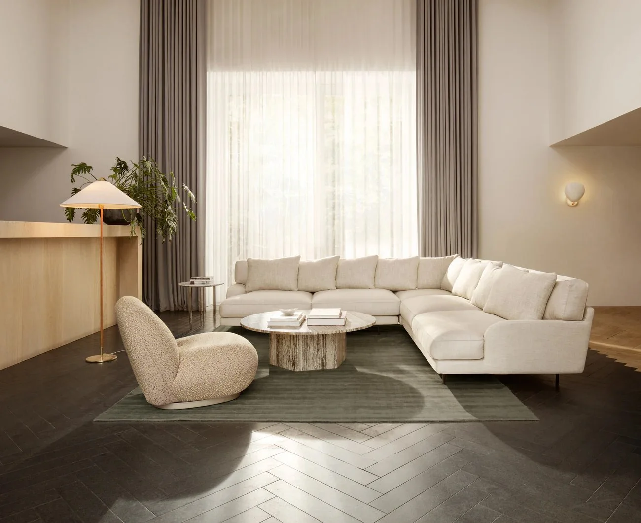 Flaneur Module - 3 Seater w: Right Armrest - 3.jpg