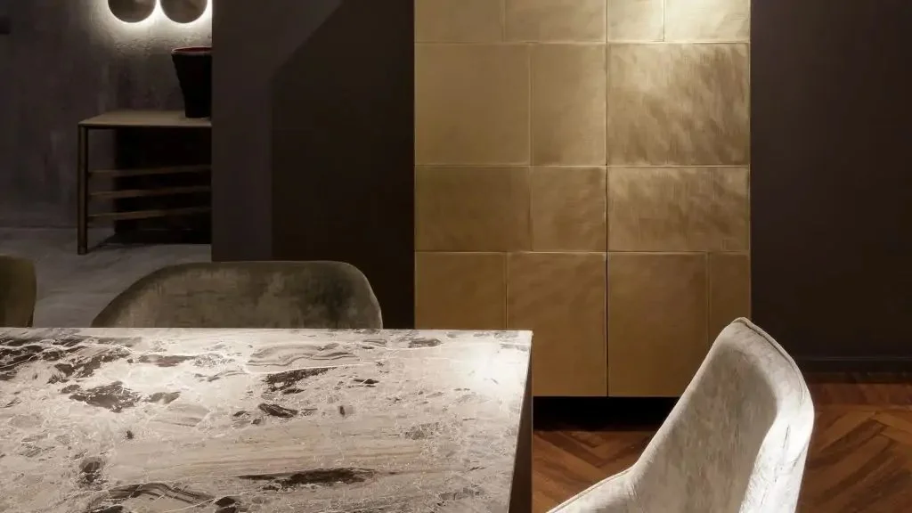 LY-Table - 4.jpg