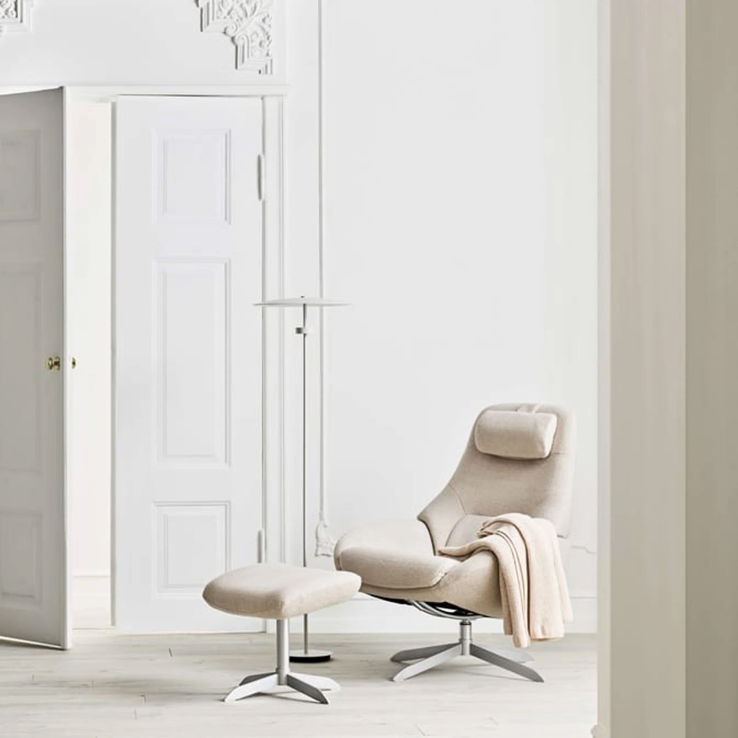 Saga Armchair - 3.jpg