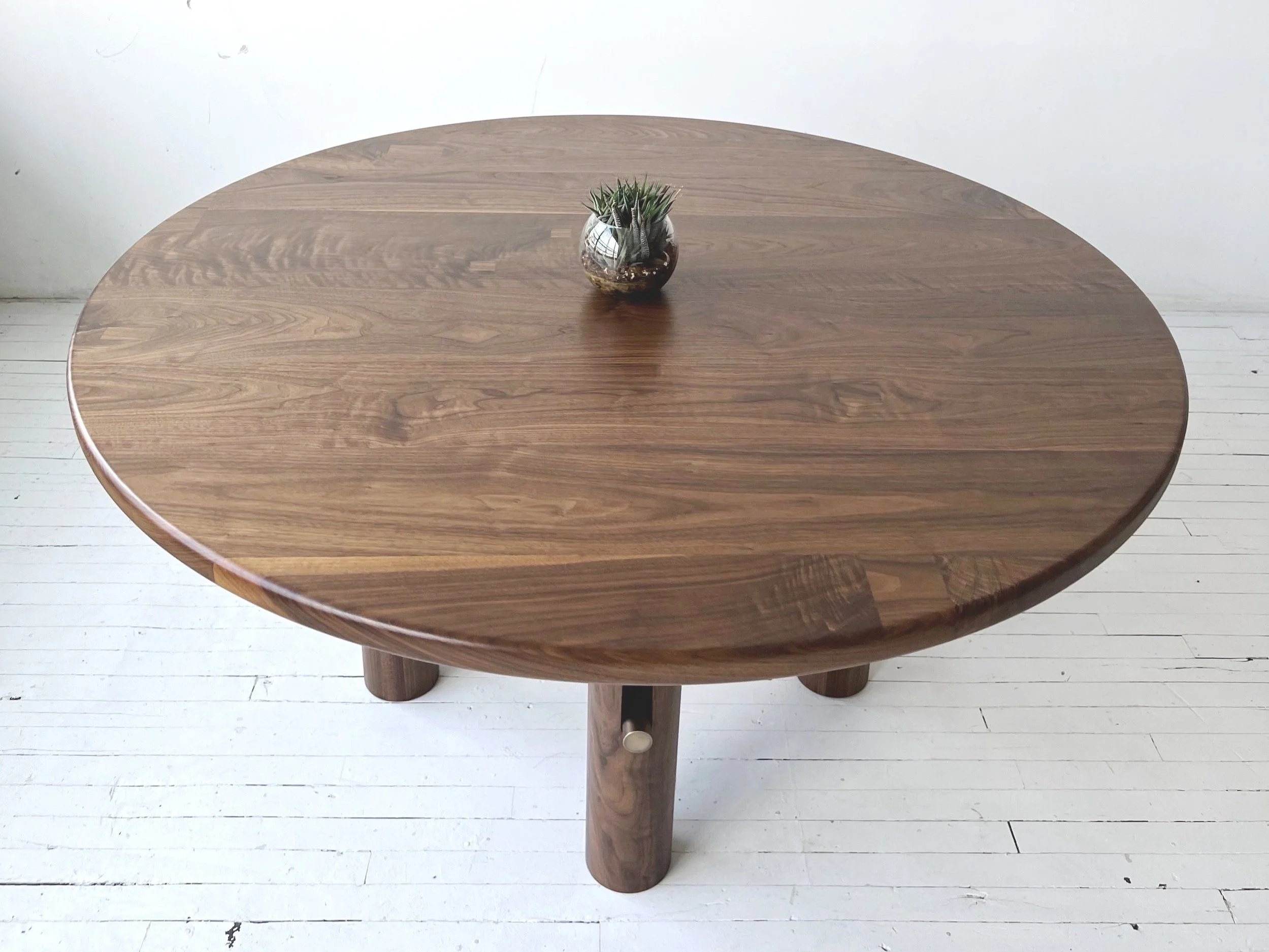 Loup Dining Table - 4.jpg