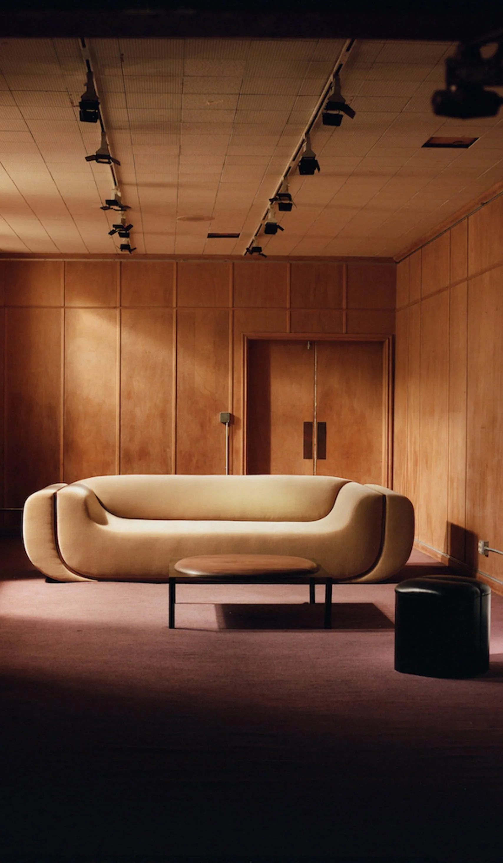 Linea Sofa - 2.jpg