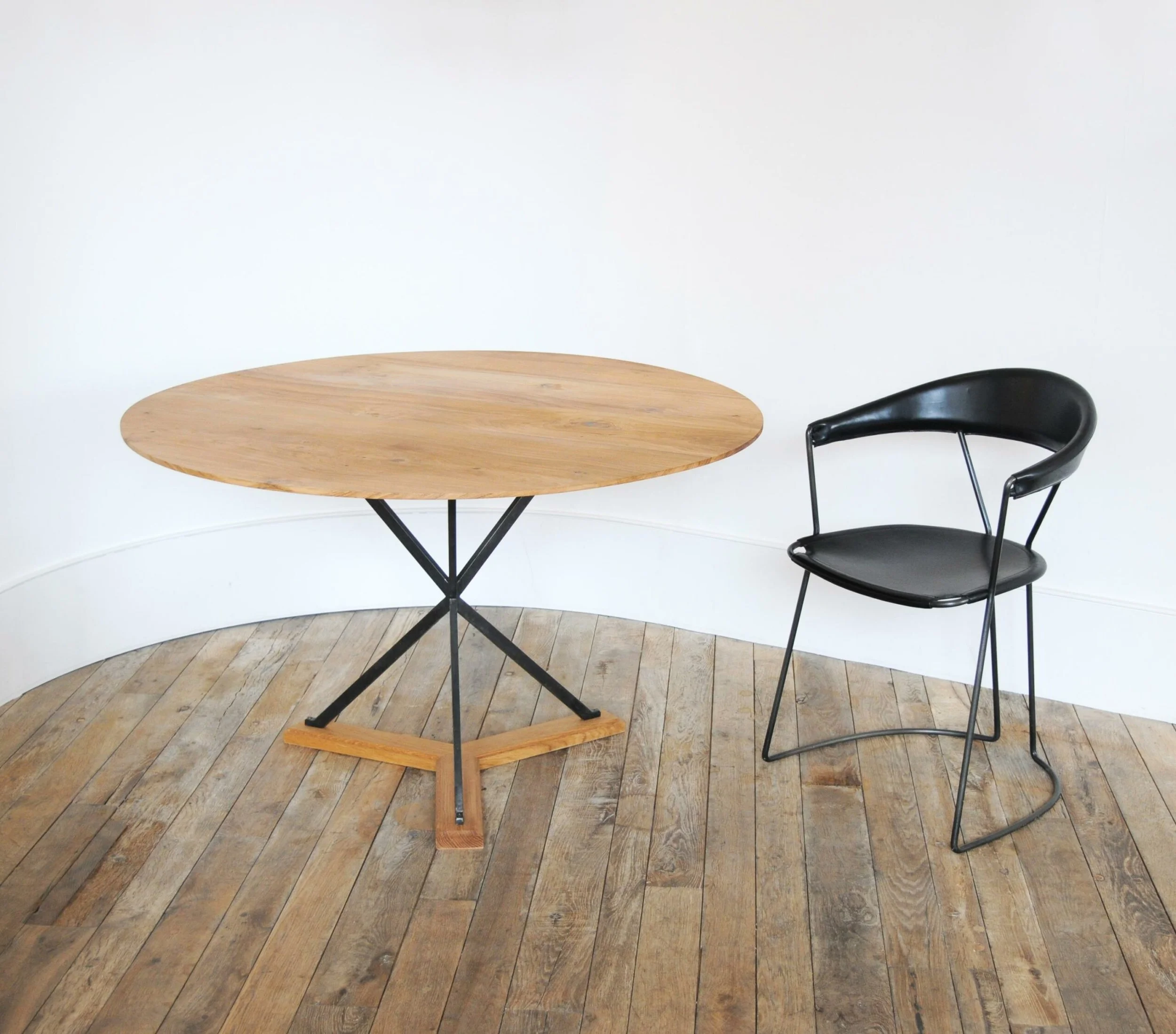 Round Drapers Table - 2.jpg