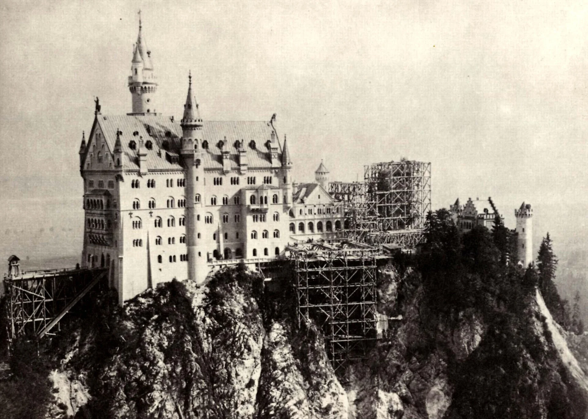 Neuschwanstein Castle - 2.jpg