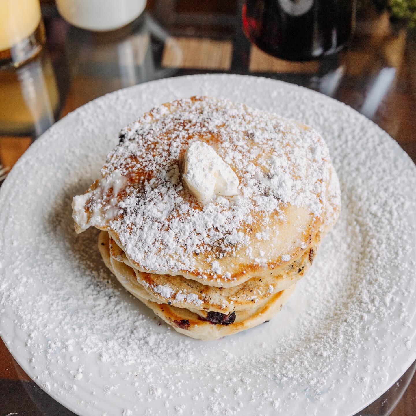 Did someone say pancakes? 😋🥞
.
Breakfast is included when you stay at the @gatewaypinehill! We offer a rotating menu of crowd pleasers but pancakes are always a favorite! Plain? Blueberry? Chocolate Chip? What is your favorite?
.
📸 and Taste Testi