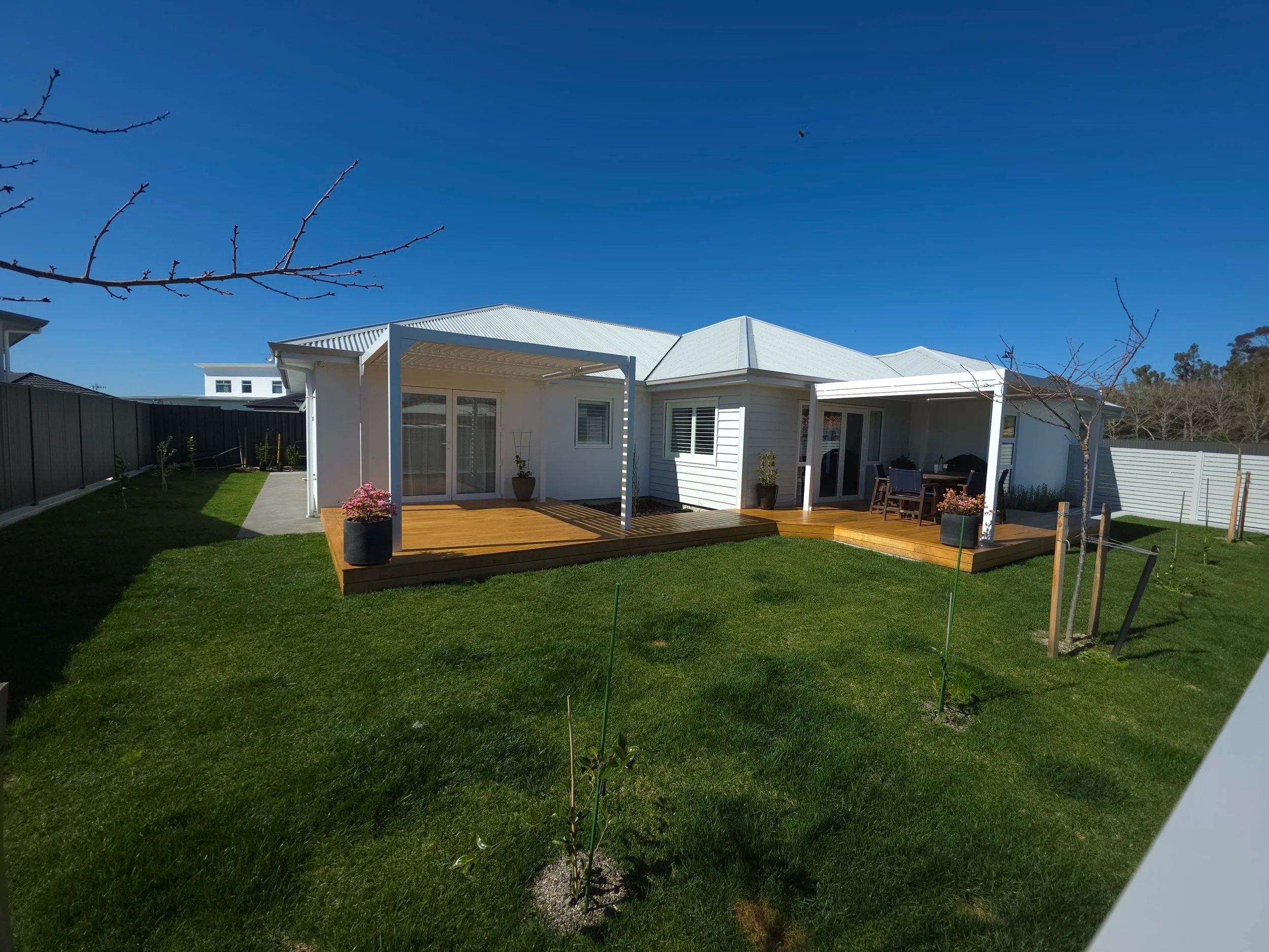 Aluminium louvre pergola by Goodwill C&C