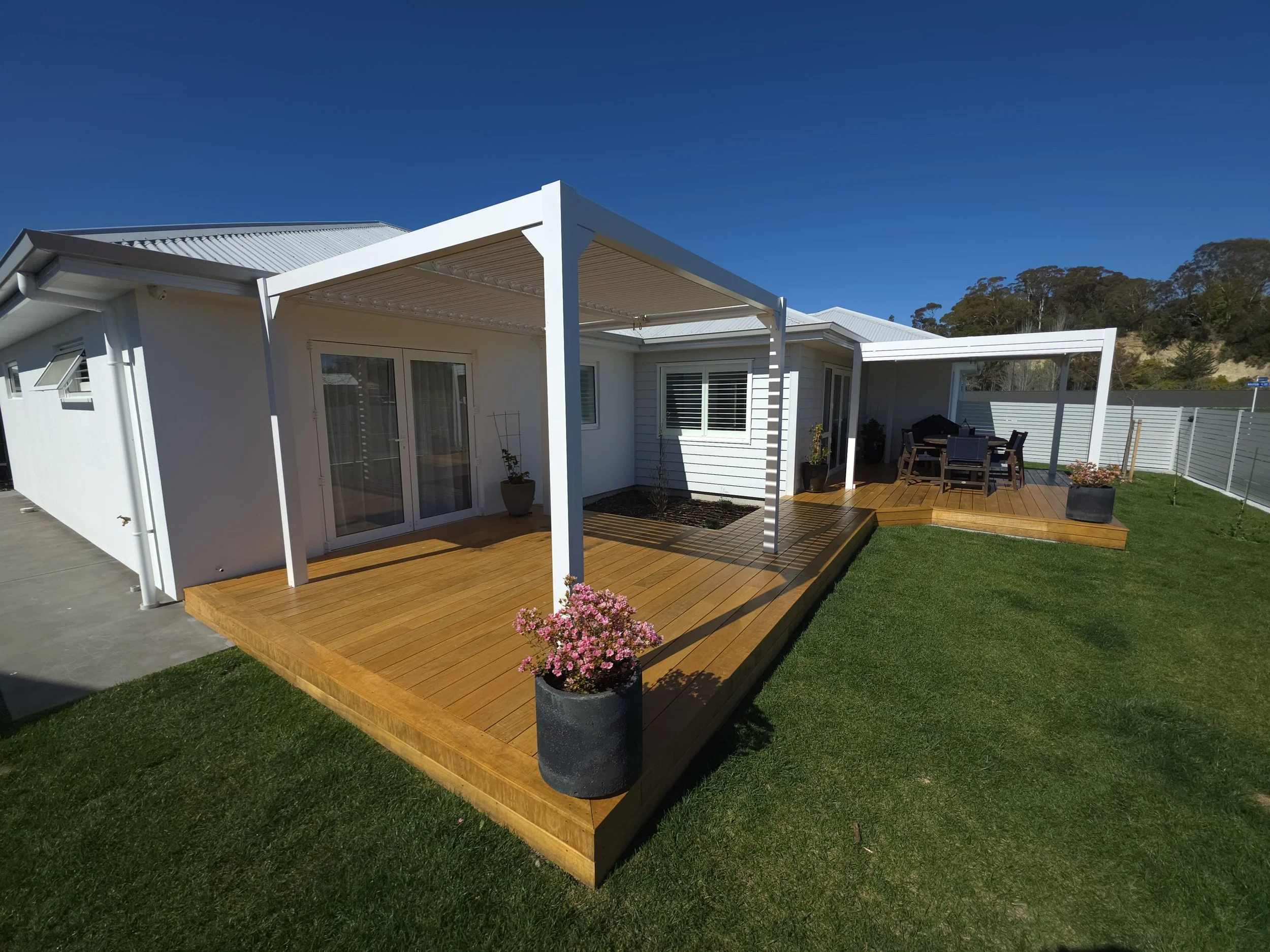Aluminium louvre pergola by Goodwill C&C