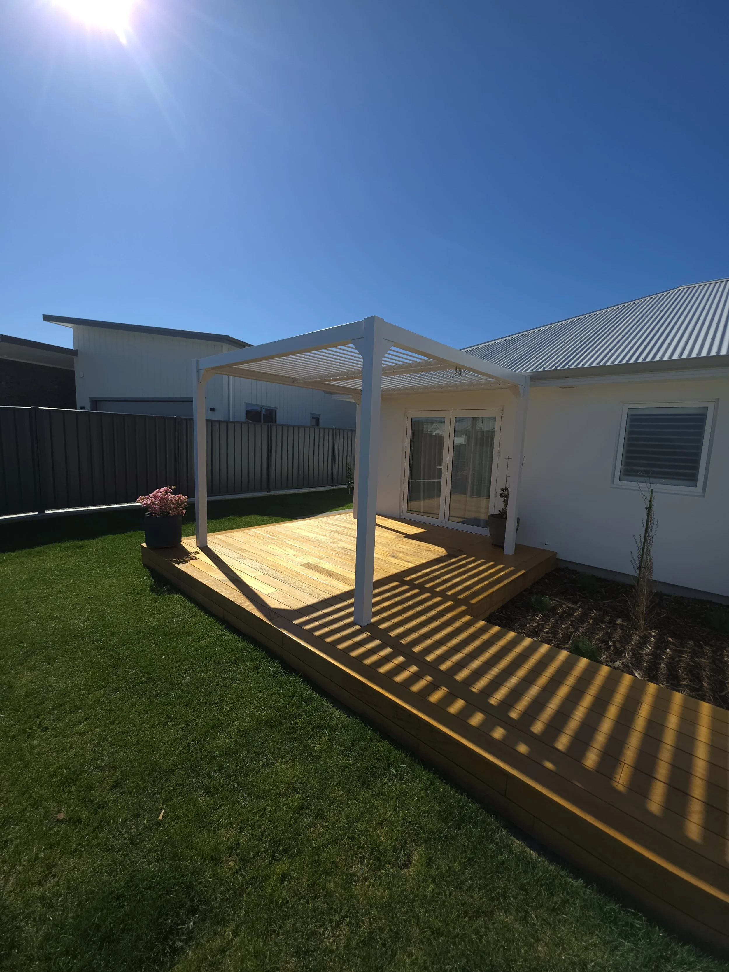Aluminium louvre pergola by Goodwill C&C