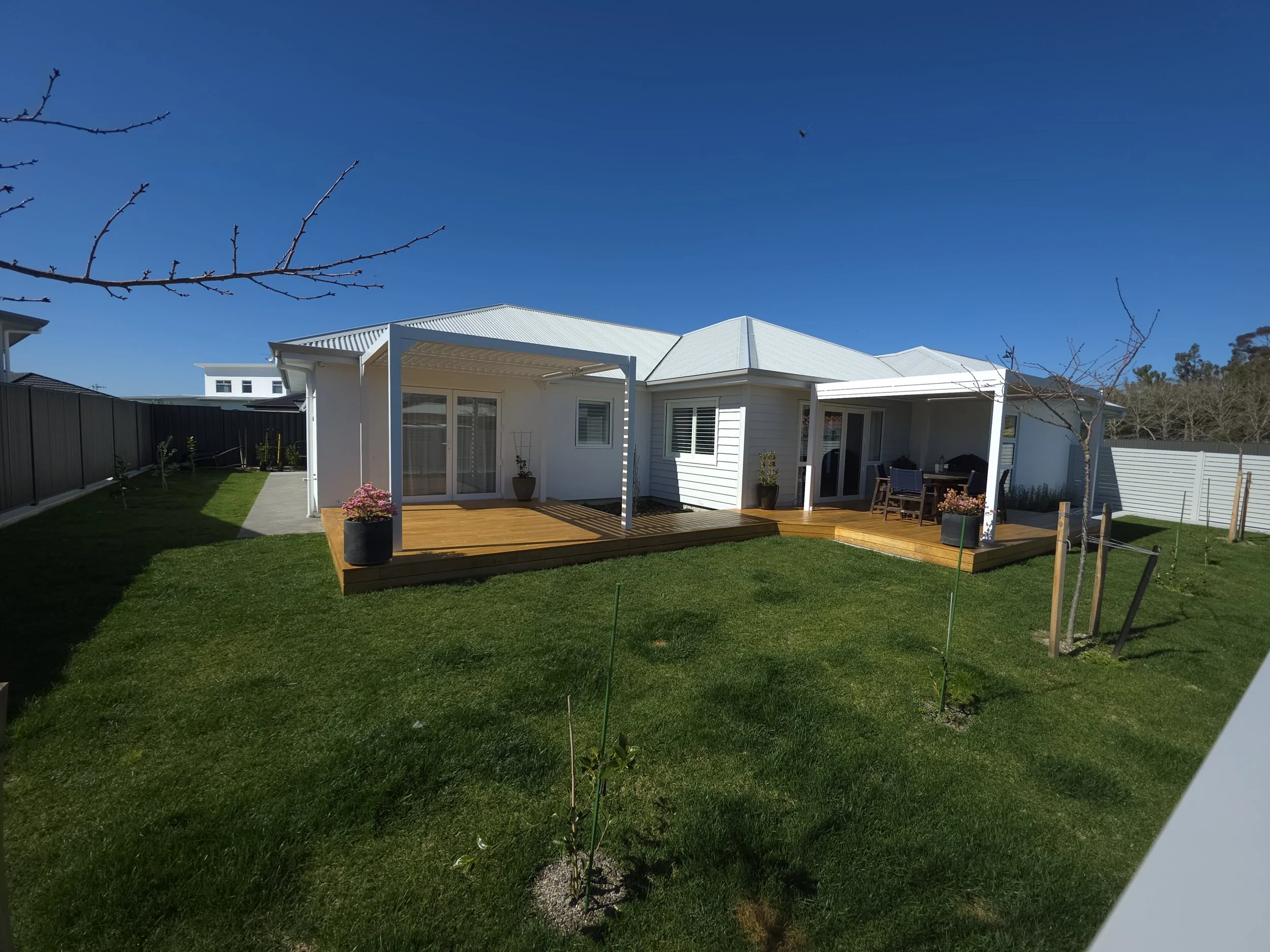 Aluminium louvre pergola by Goodwill C&C