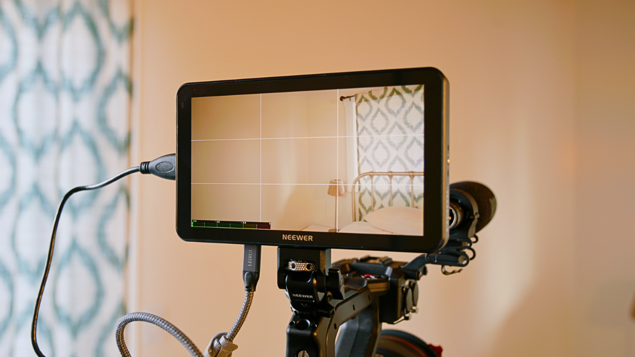 Is This the BEST Budget 7-Inch On-Camera Monitor? NEEWER F700 Review