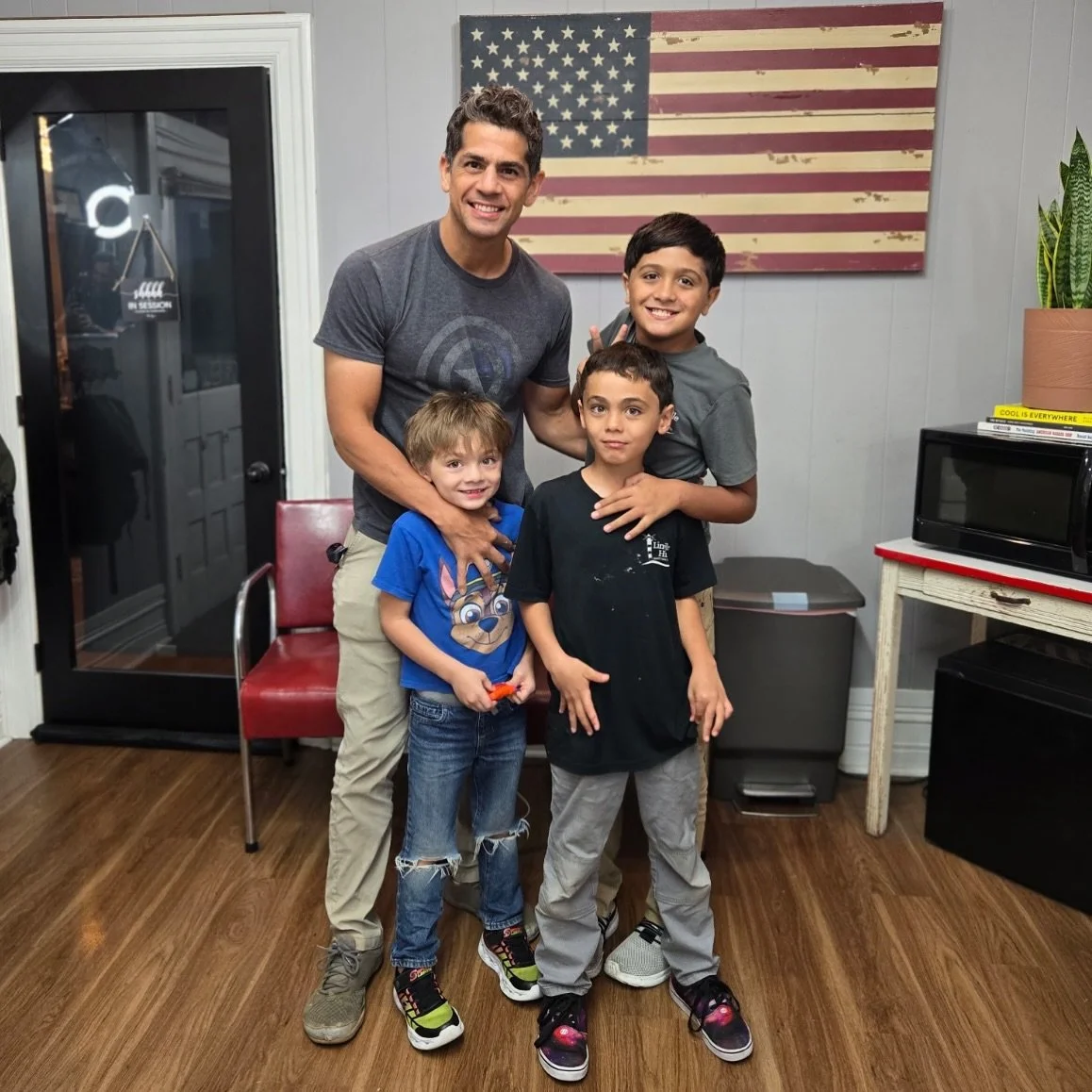 ✂️ Family tradition starts at the barber&rsquo;s chair.
Dad and his boys all lined up for fresh cuts at Barley&rsquo;s &mdash; where every generation looks sharp. 💈👨&zwj;👦&zwj;👦

#BarleysBarberSalon #FamilyCuts #LancasterBarber #SharpLooks