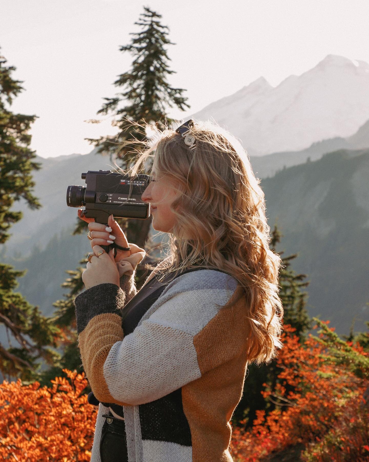 I had no idea how amazingly beautiful and nostalgic super 8 footage is, until Glenna introduced me to it. It&rsquo;s SO worth it. Makes me want to capture all my moments in super 8 ✨🤍
-
#canon #canonphotography #super8 #super8film #film #videography