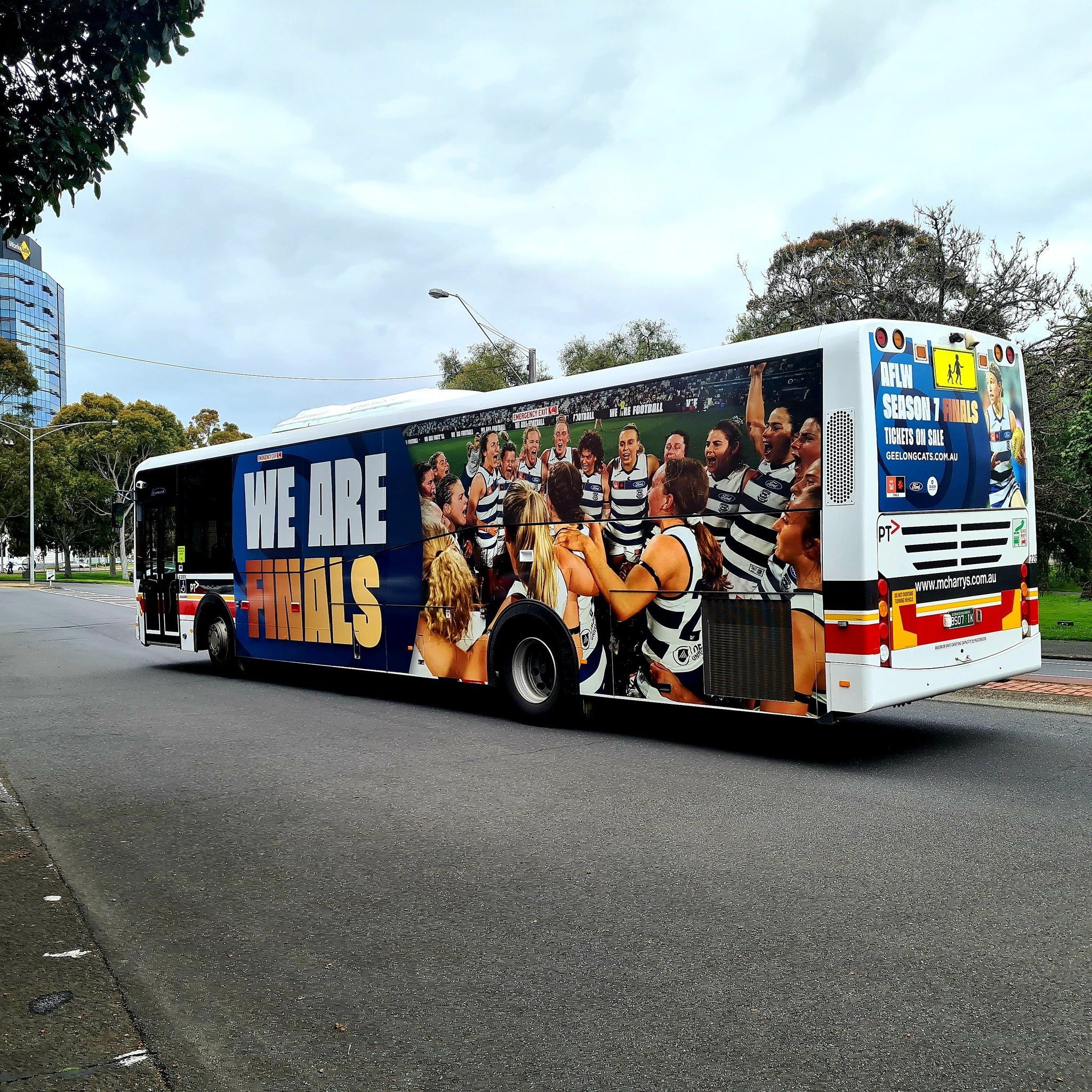 Brand new Advertising heading into the Finals for the Geelong Cats AFLW team! An unfortunate end to their Elimination Final will mean we see the team again in 2023.

How good does the signage look on the road!
@geelongcats 
 
#busadvertising #transit