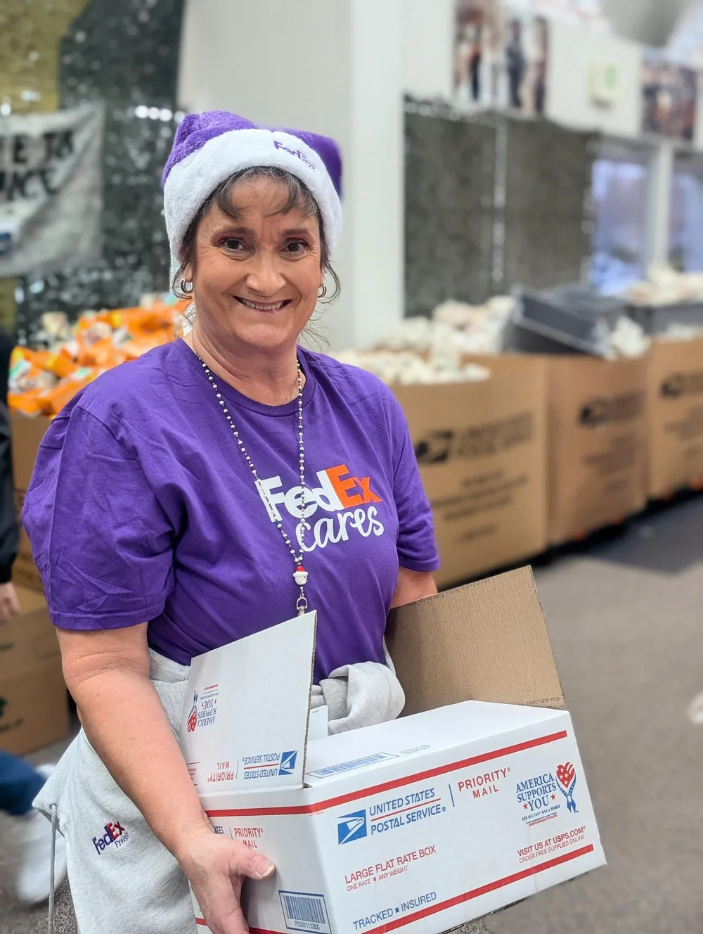 Fed ex Elf.JPG