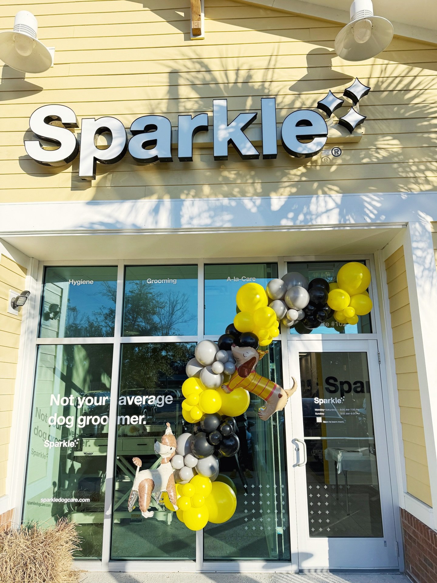 Welcome to north Mount Pleasant, @sparklegroomingco!! 

#grandopeningballoons #mtpleasantballoons