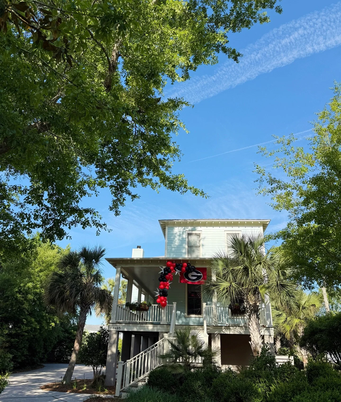 Congratulations to the newest Georgia bulldog! We love helping you celebrate all of life&rsquo;s moments &mdash; including college decisions and graduations! ❤️🖤

Georgia balloons | University of Georgia | Georgia bulldogs | college choice | high sc