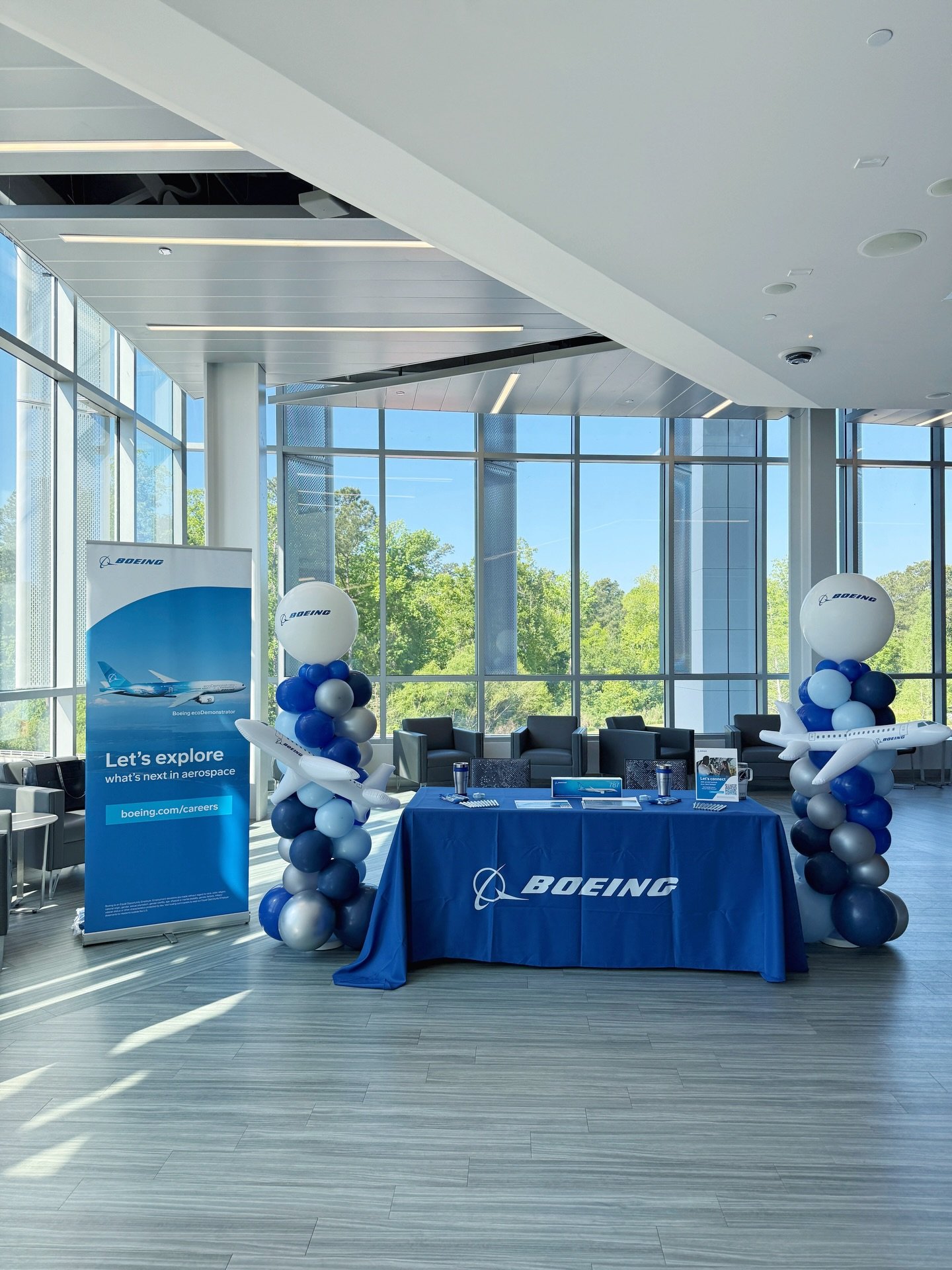 Elated to help celebrate @Boeing Day at @tridenttech with balloons! ✈️

Corporate balloons | airplane balloons | school balloons | Charleston balloons | Mount Pleasant balloon artist