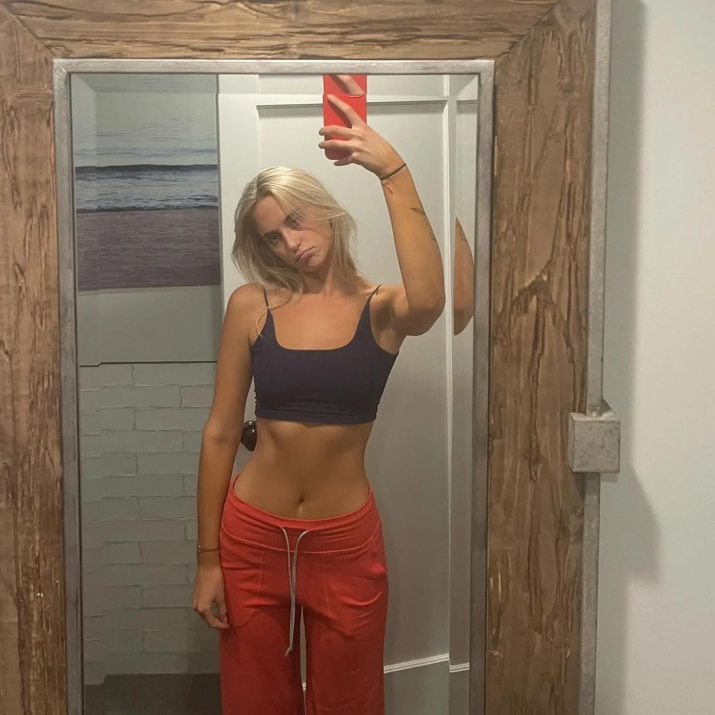 The red pants shrine
New bloggy up 🐆🐞