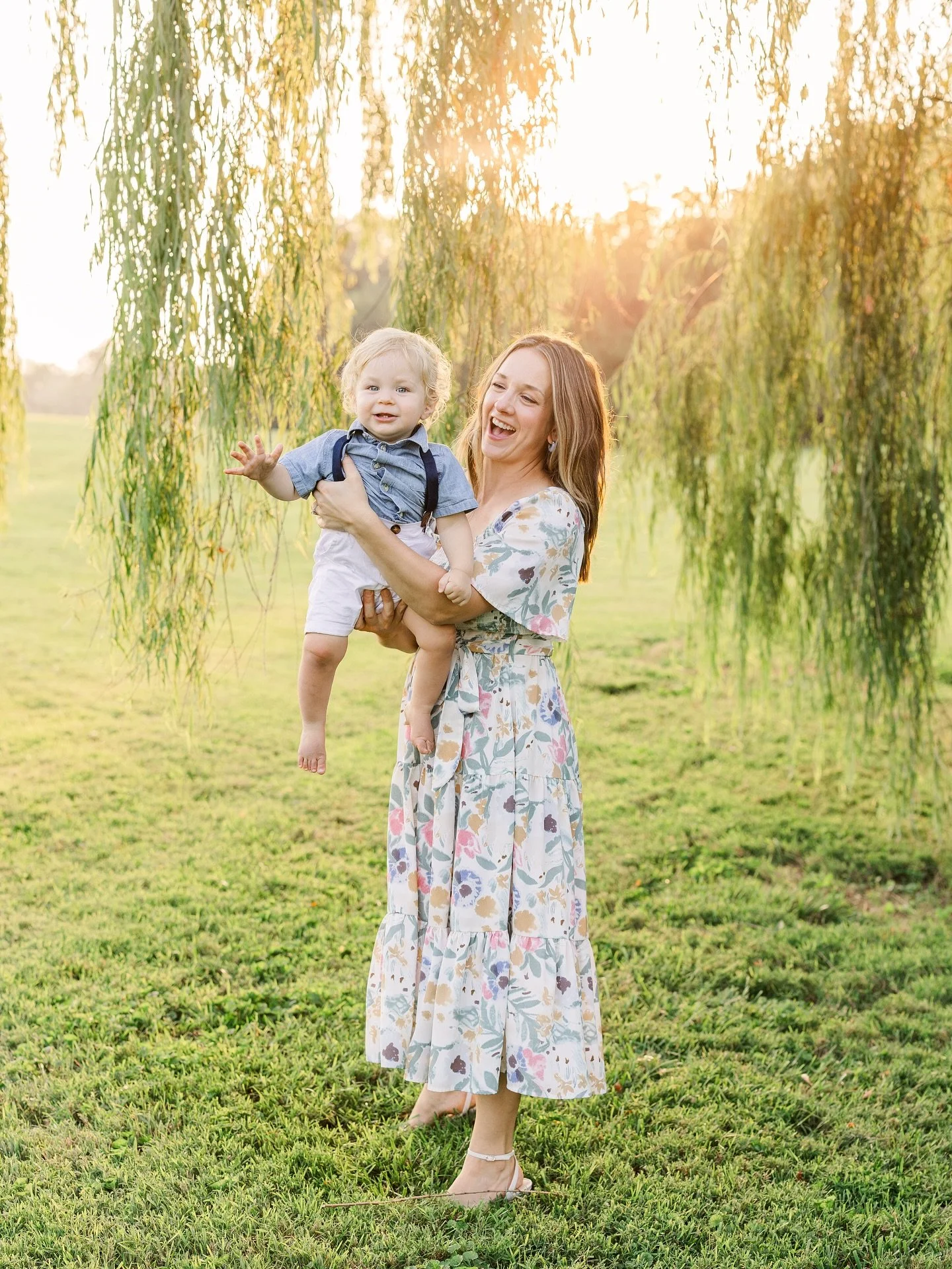 🌿This spot is a personal favorite!🌿

Willow tree minis are filling up fast! Don&rsquo;t miss out on the perfect opportunity to capture some family photos before summer ends. There are a few spots left on all 3 dates. Use the link in my bio to sign 