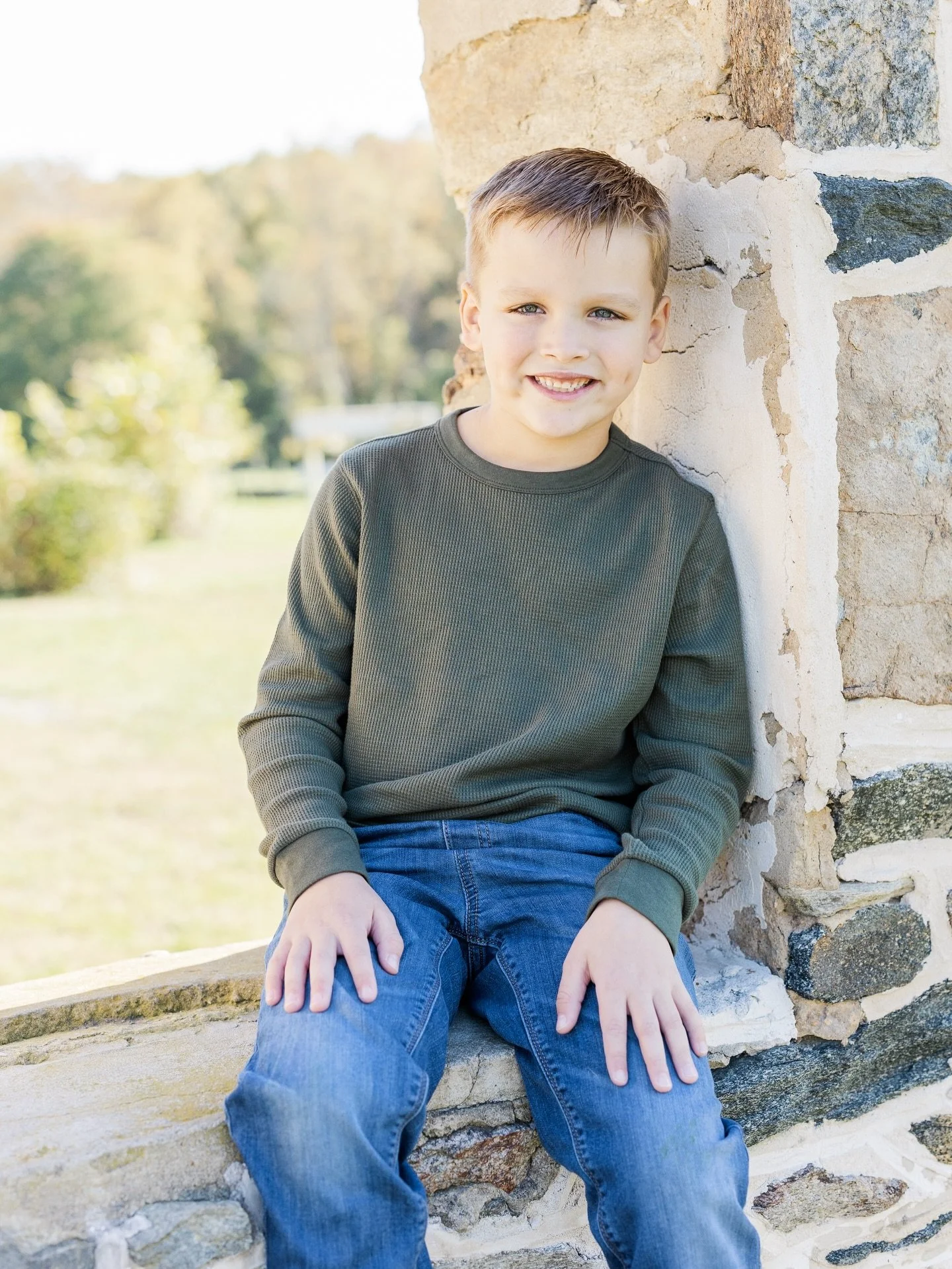 Cutie brothers 🩶 

&bull;
&bull;
&bull;

#mdphotographer #harfordcountymaryland 
#baltimorecountymaryland #marylandfamilyphotographer #familyphotographer