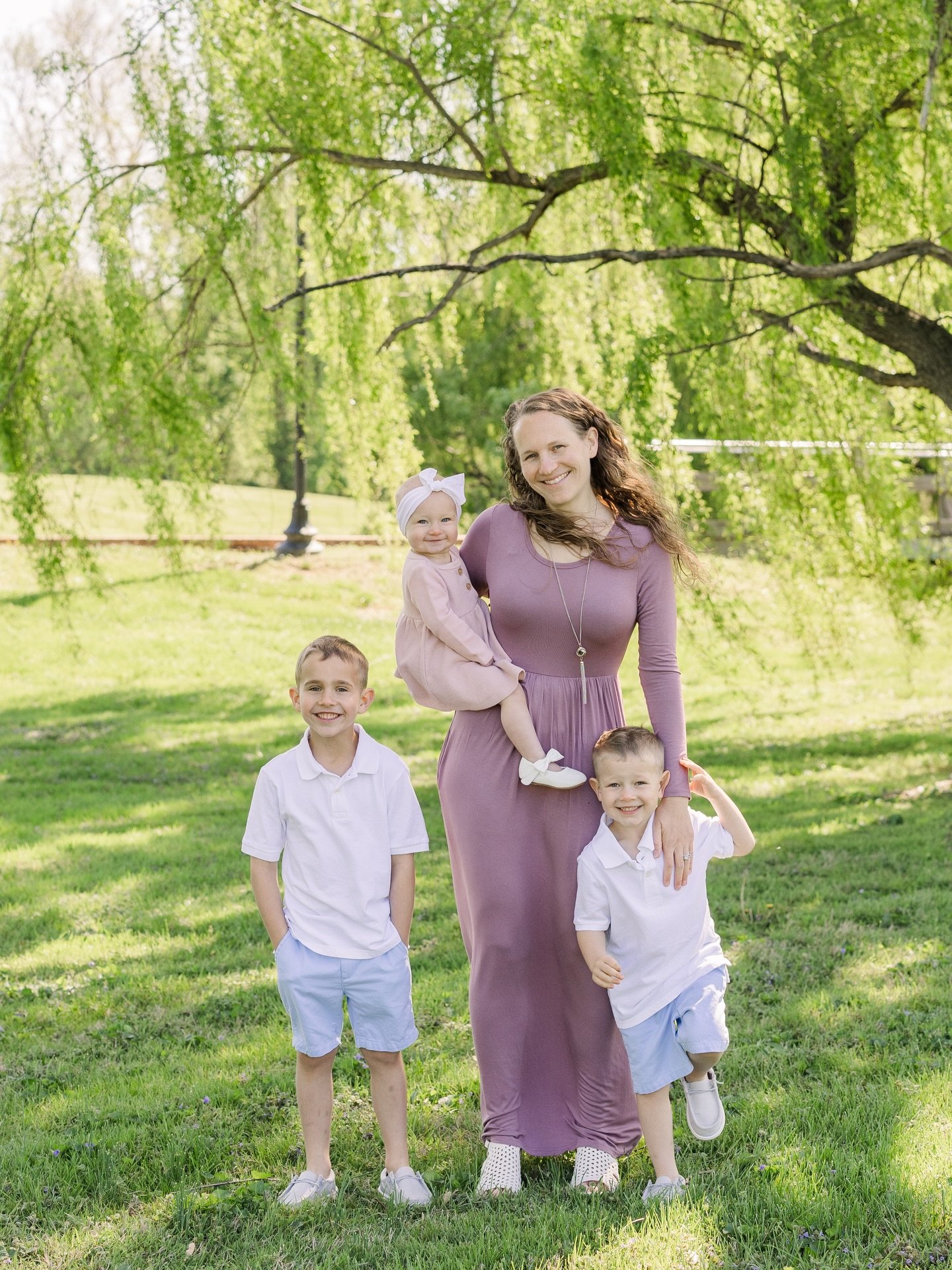 Under the willow trees last April. Can&rsquo;t wait to be back at it next month! 🌿✨

I still have some willow tree minis available! See the link in my bio for sign ups 🫶🏻

&bull;
&bull;
&bull;

#mdphotographer #harfordcountymaryland 
#baltimorecou