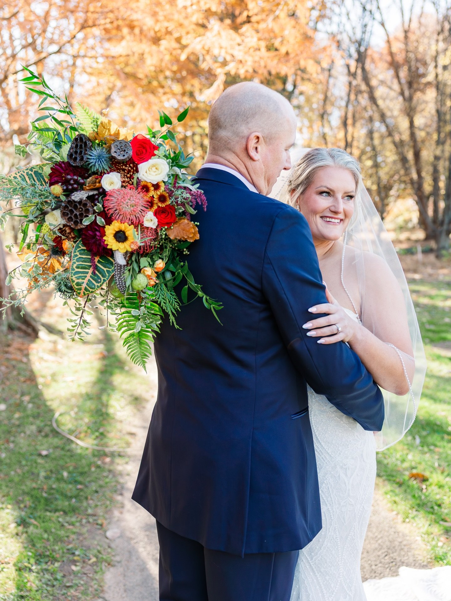 ✨First look magic✨

Did you do a first look at your wedding? It&rsquo;s a great opportunity for extra intimate moments before the party kicks off 🫶🏻

&bull;
&bull;
&bull;

#mdphotographer #harfordcountymaryland 
#baltimorecountymaryland #marylandfa