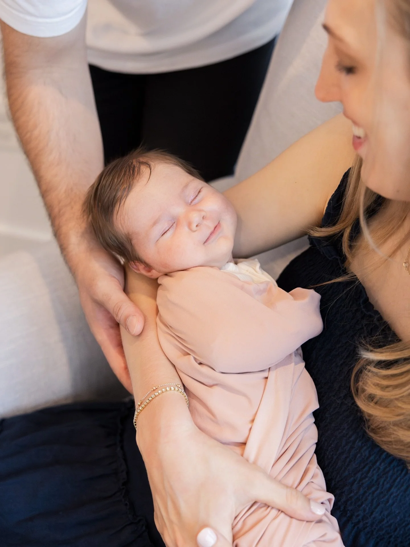 Some newborn smiles for your Monday 🥹

&bull;
&bull;
&bull;

#mdphotographer #harfordcountymaryland 
#baltimorecountymaryland #marylandfamilyphotographer #familyphotographer