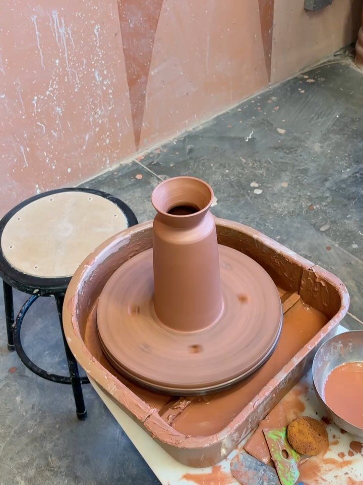 lil bit of time travel to honor @barrobk where I got to spend the last 3 years getting back into ceramics. this studio will be remembered as where my wedding vases dream became a reality 💖❤️ she will be missed
