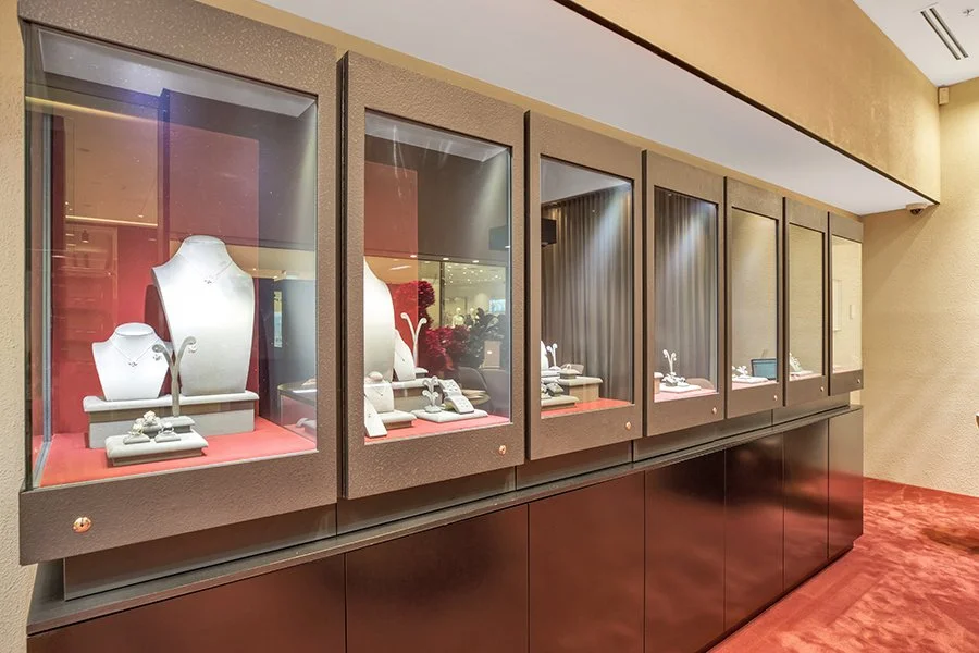 💎 Shine bright like a diamond 💡
We didn&rsquo;t sing it&hellip; but the lights we installed in this jewellery store definitely did.
Precision lighting, hidden cabling, and enough sparkle to make Rihanna proud.

#ShineBrightLikeAnArconex #JewelsNeed