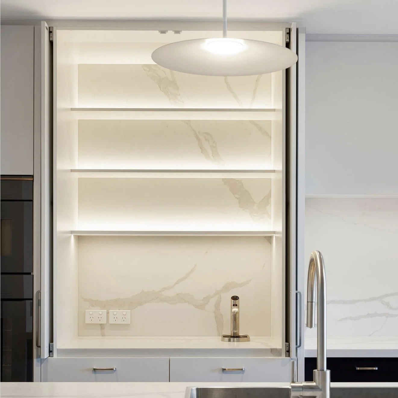 Good lighting isn&rsquo;t just about visibility it shapes how a space feels.

Soft, integrated shelf lighting bringing depth and warmth to this kitchen.