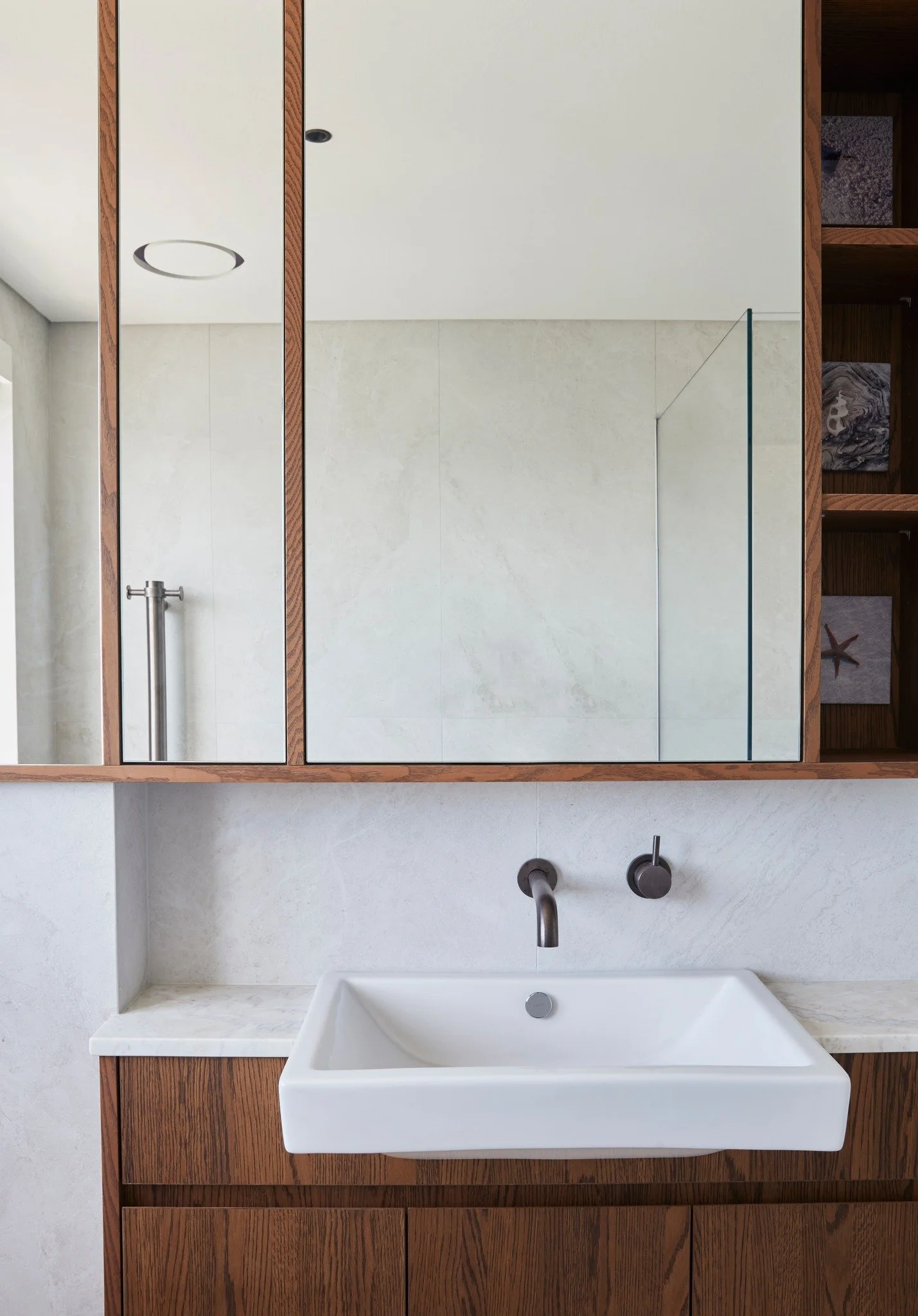 When you have a great team, great spaces follow.
From the flush ceiling fan to the shadow gaps in the joinery, every detail was considered and executed with care at our Manly Project

The best results happen when builders, designers and trades are al