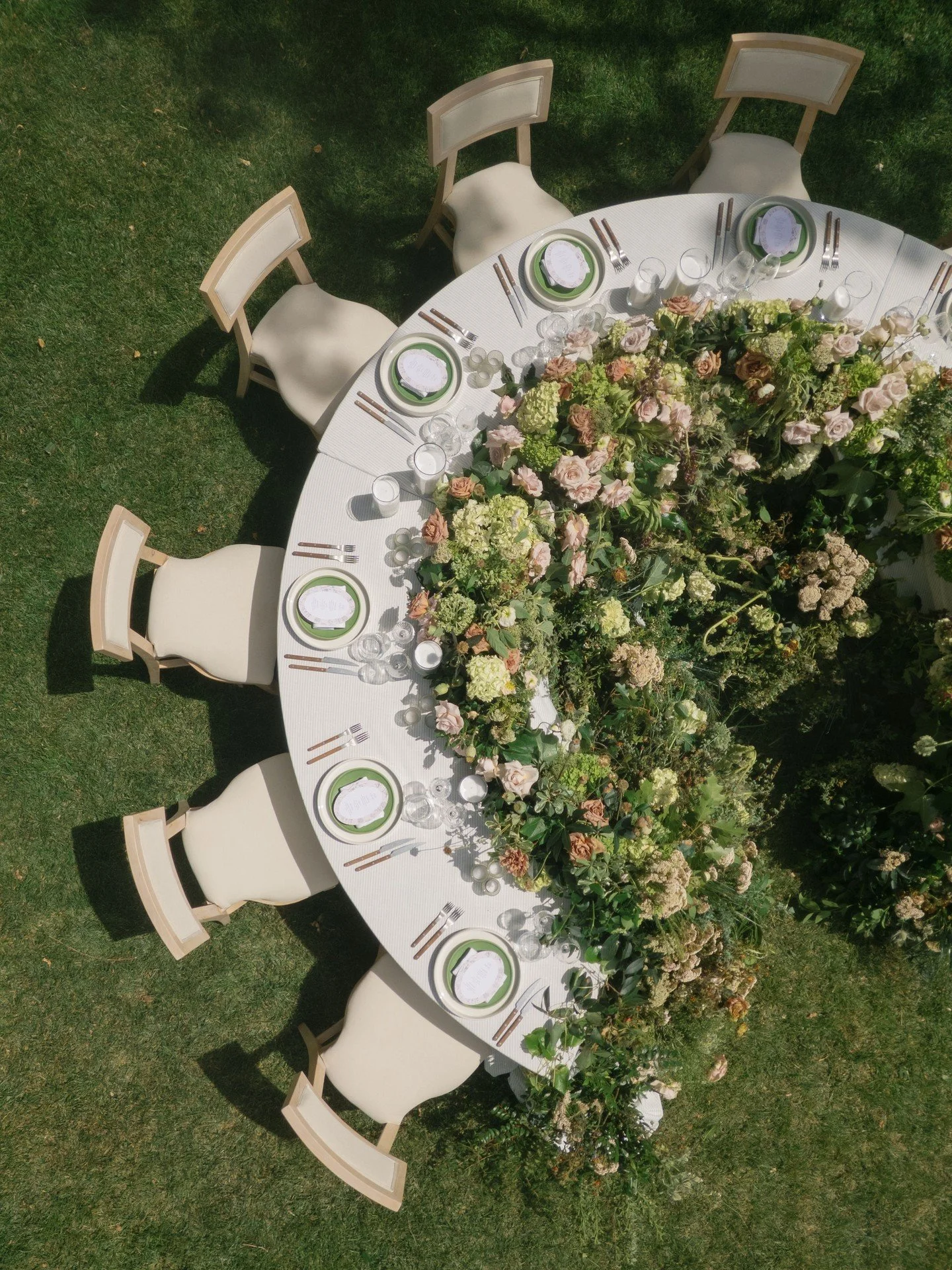 The details luxury weddings are moving toward in 2026 &amp; 2027. ✨

Luxury weddings are shifting away from overly polished perfection and leaning into details that feel more intentional, editorial, and emotionally connected.

What&rsquo;s standing o