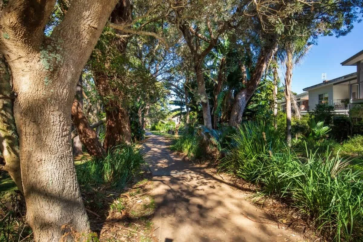 house 1 bike path to beach .jpeg