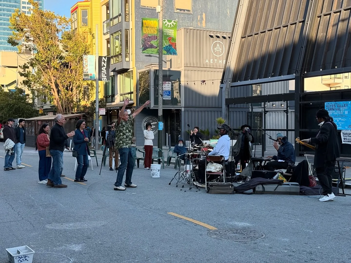A huge thank you to the @backyardpartykings for bringing some incredible live music to our streets. Much dancing was had! 🎶🎤🥁🎸🎹❤️