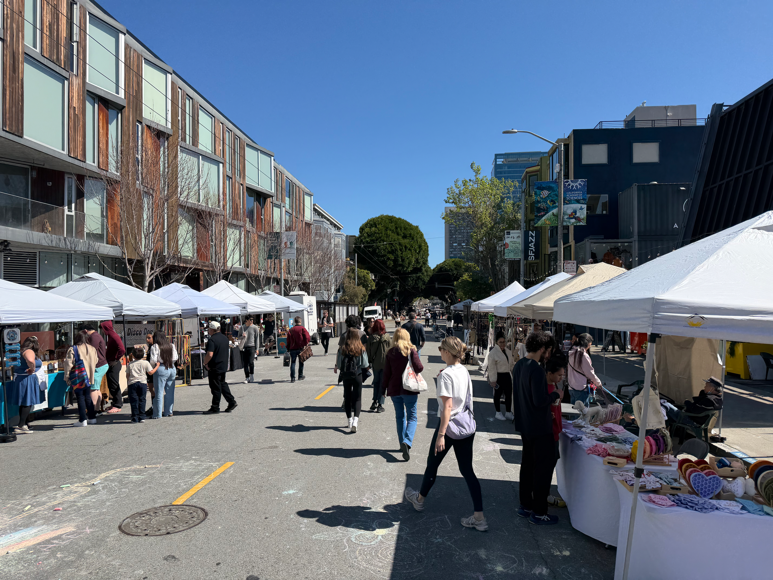 Pet Market: Paws &amp; Pies