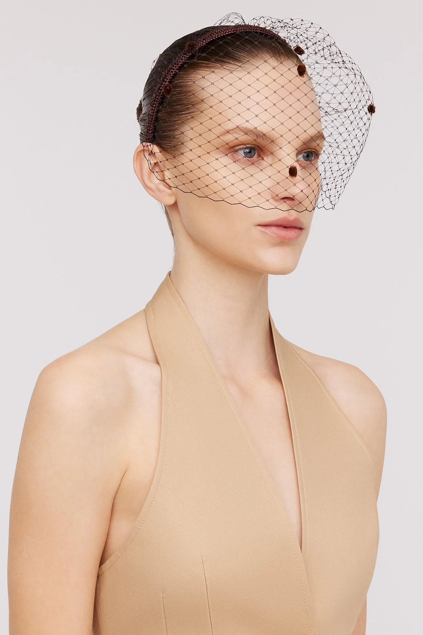 H2293054-SINGLE-VEIL-HEADPIECE-CHOC-SCANLANTHEODORE-1.jpg