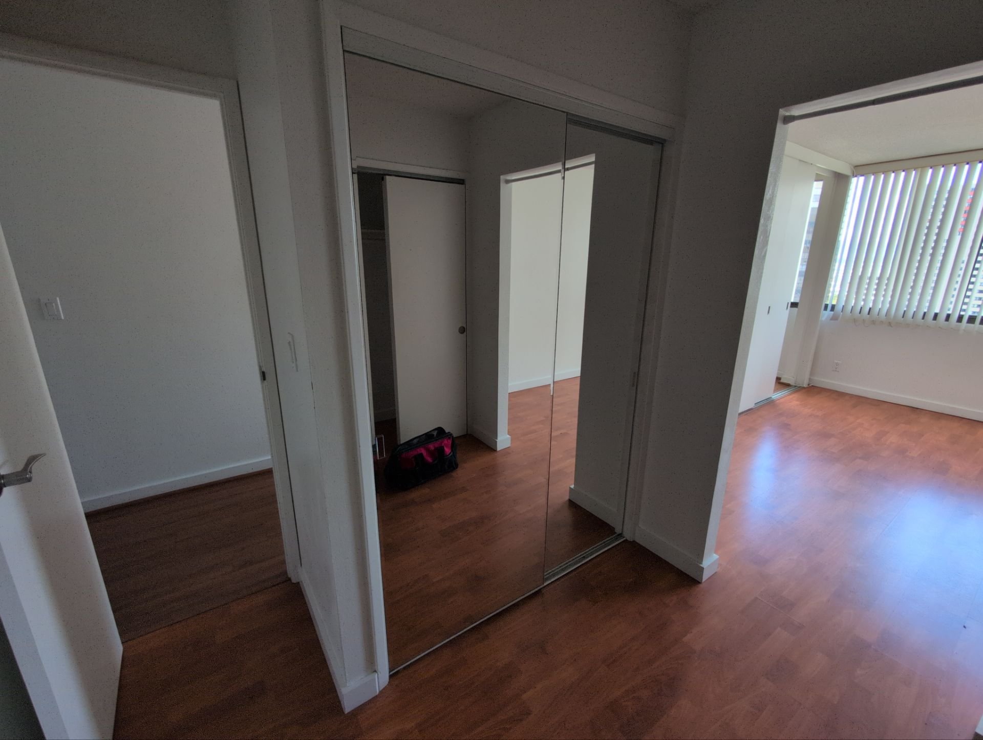 Closet door repair & bathtub re-caulk